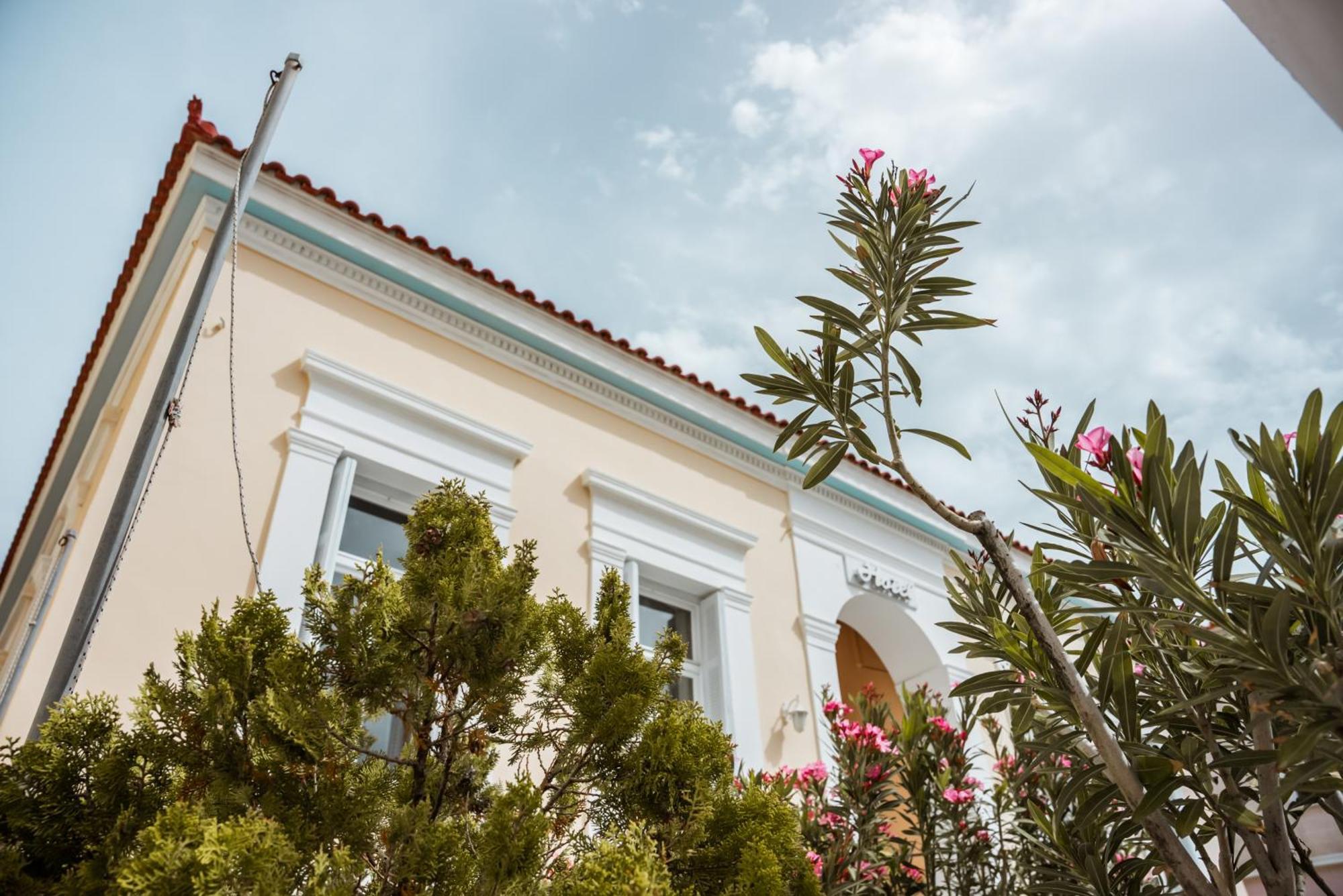 Archontiko Eleni Hotel Andros Town Bagian luar foto